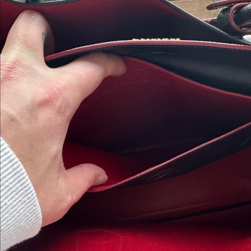 Prada medium Saffiano Cuir double tote - Picture 4 of 8